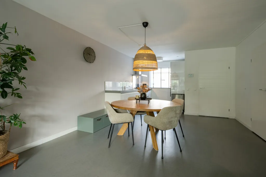 Söögituba - Spacious Semi-detached House with Garden in Leerdam