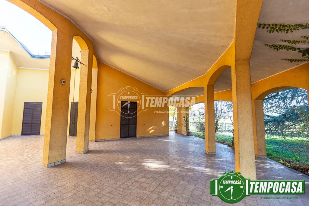 Terrass - Villa with Pool in Monte Cremasco