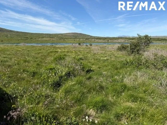 Garden - Summer House Plot with Hot Tub Access in Sogi