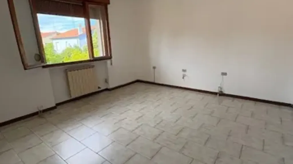 Pièces - Apartment with Private Garden in Adria