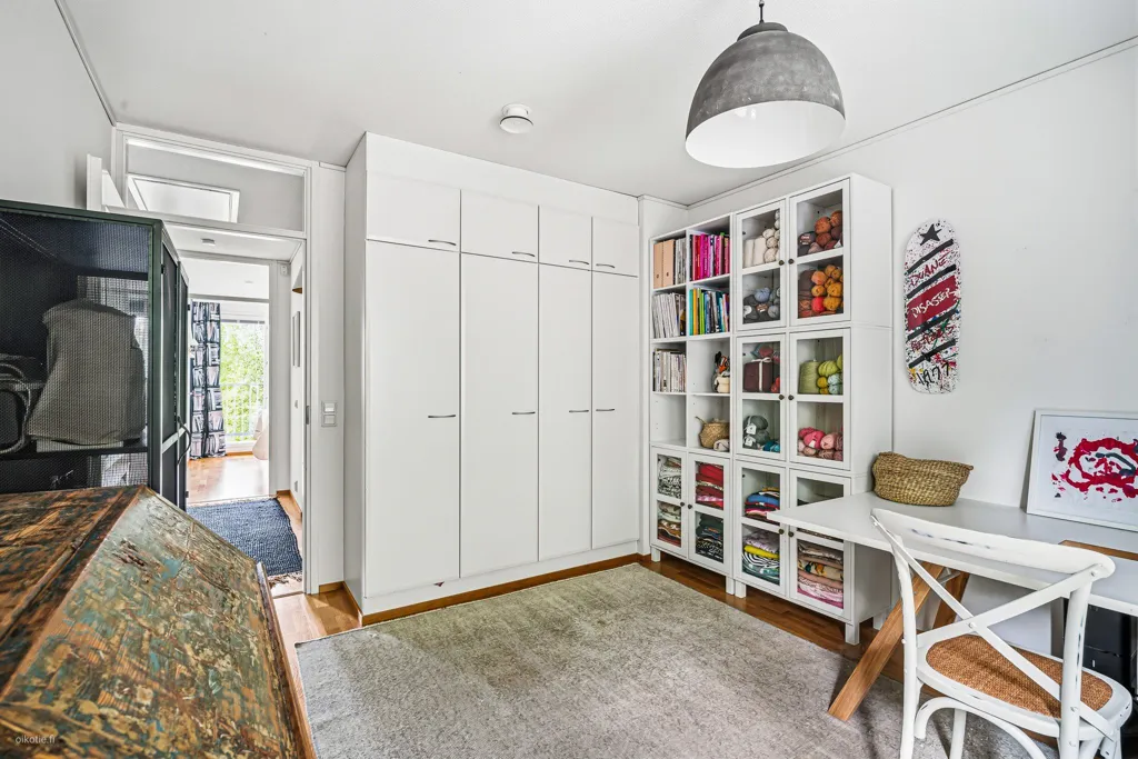 Kabinet - Spacious Corner Flat with Balcony in Kerava