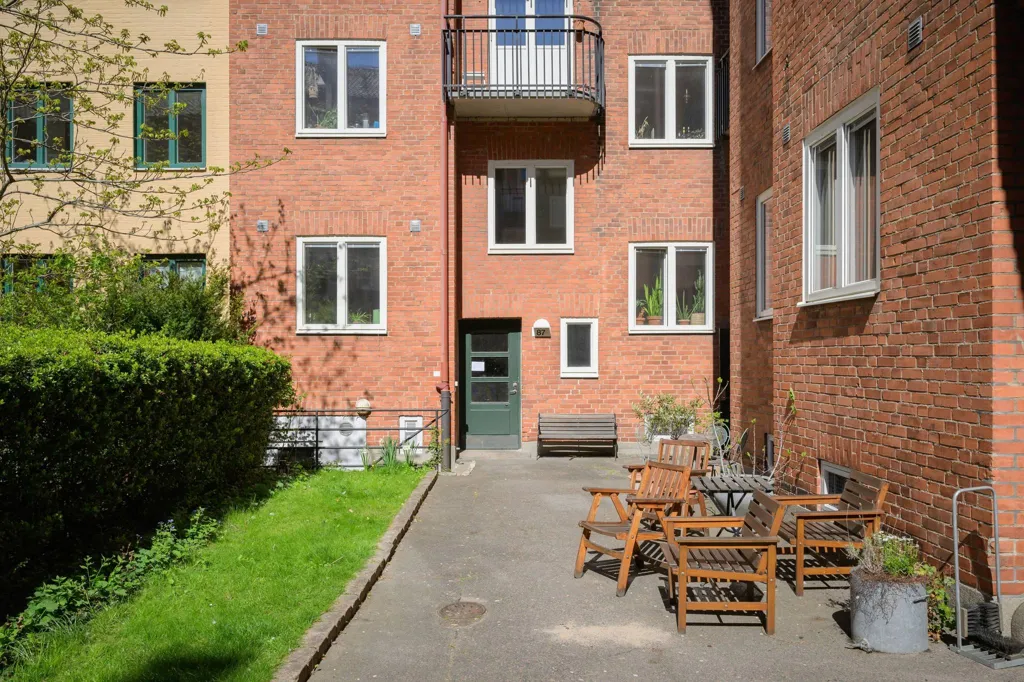 Jardin - Characterful 1930s Flat with Stucco in Malmö