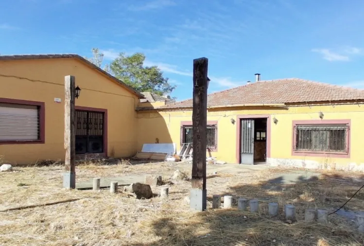 Aed - Industrial Warehouse with Restaurant in Salamanca