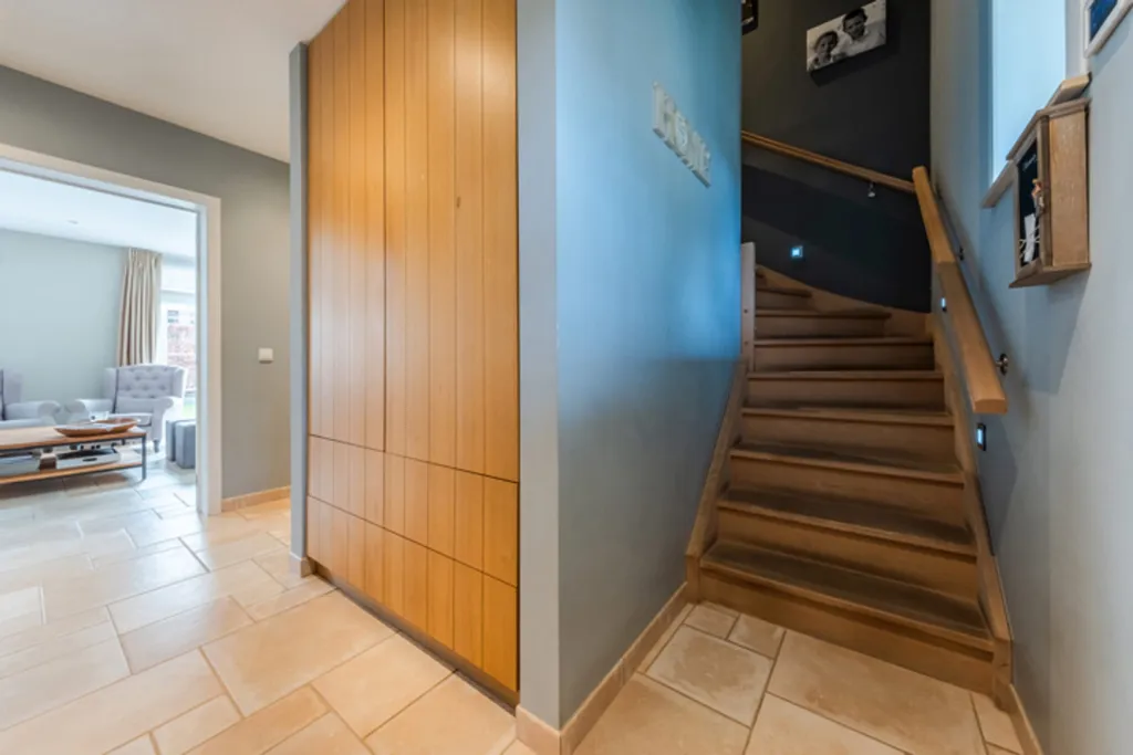 hallway_entrance