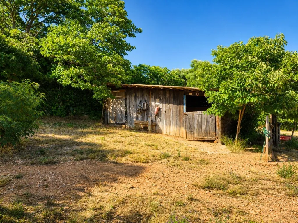 Exterior - Mazet with Garden and View near Mireval