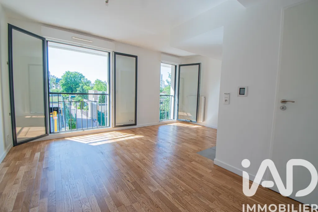 Pièces - Studio avec Ascenseur et Luminosité à Montrouge