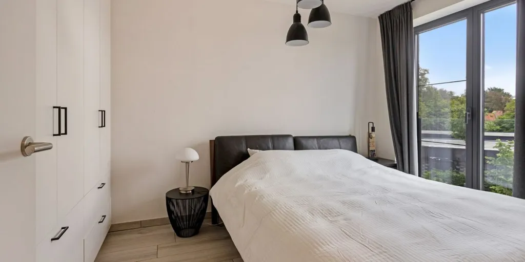 Chambres - Appartement avec Terrasse et Carports Centraux à Geel