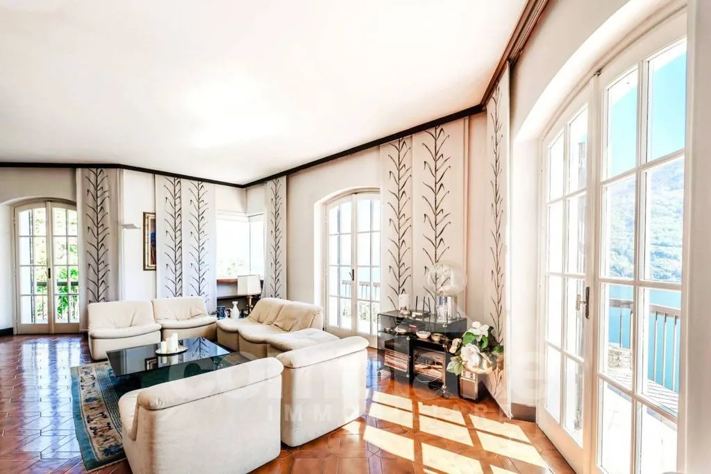Living Room - Luxury Villa with Lake Views in Moltrasio