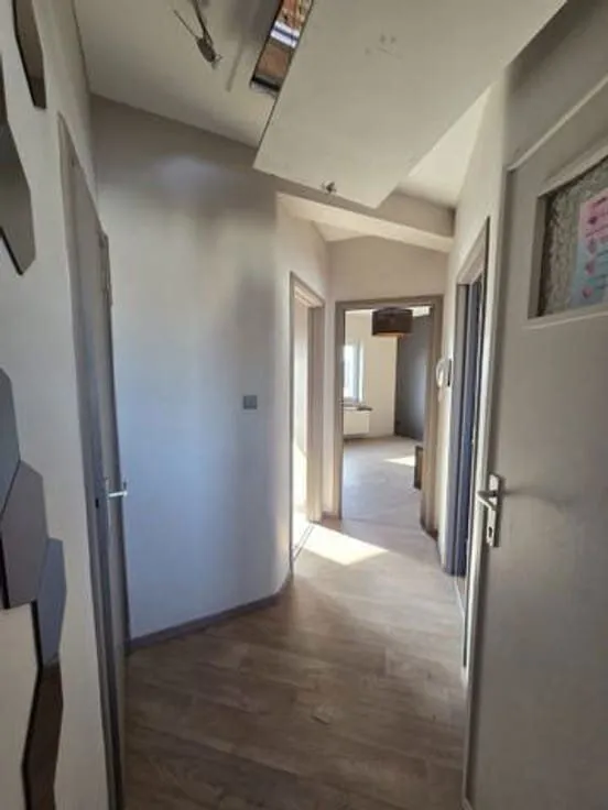 Entrée - Appartement Rénové avec Cuisine Équipée
