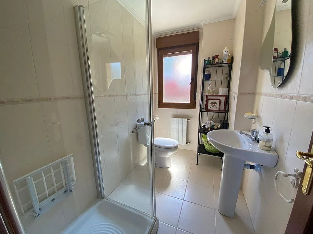 Bathrooms - Chalet with Pool and Terraces in Islares