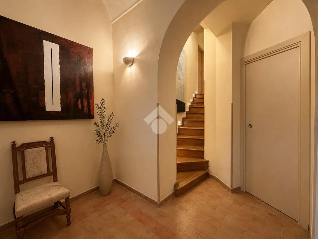 Entrée - Central Monolocale with Rental Income in Naples