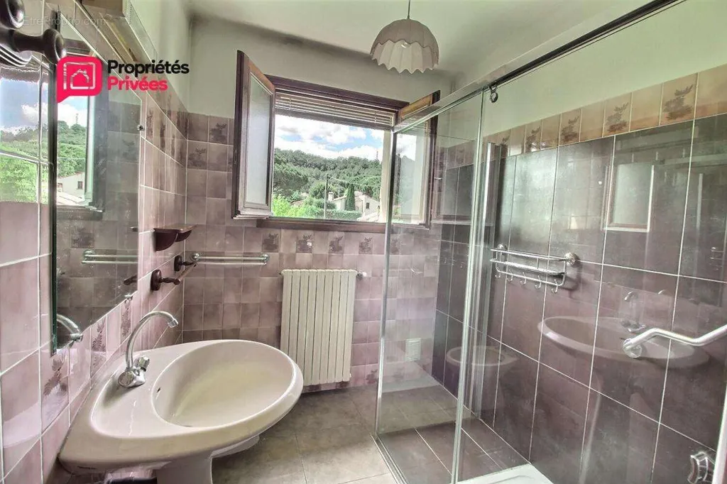 Bathrooms - Villa with Divisible Land in Bagnols-sur-Cèze