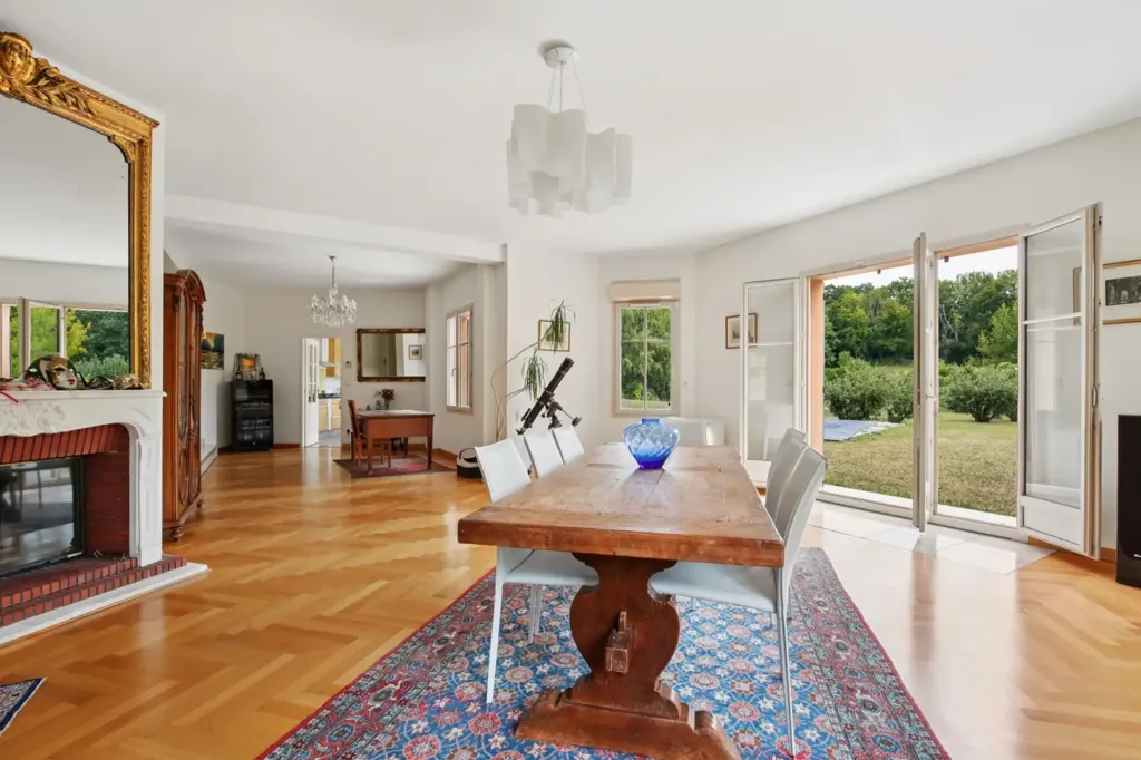 Dining Room - Prestigious House with Pool in Chambourcy