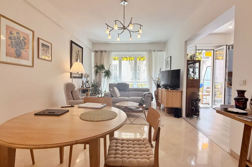 Salle à manger - Appartement Traversant avec Terrasse à Nice