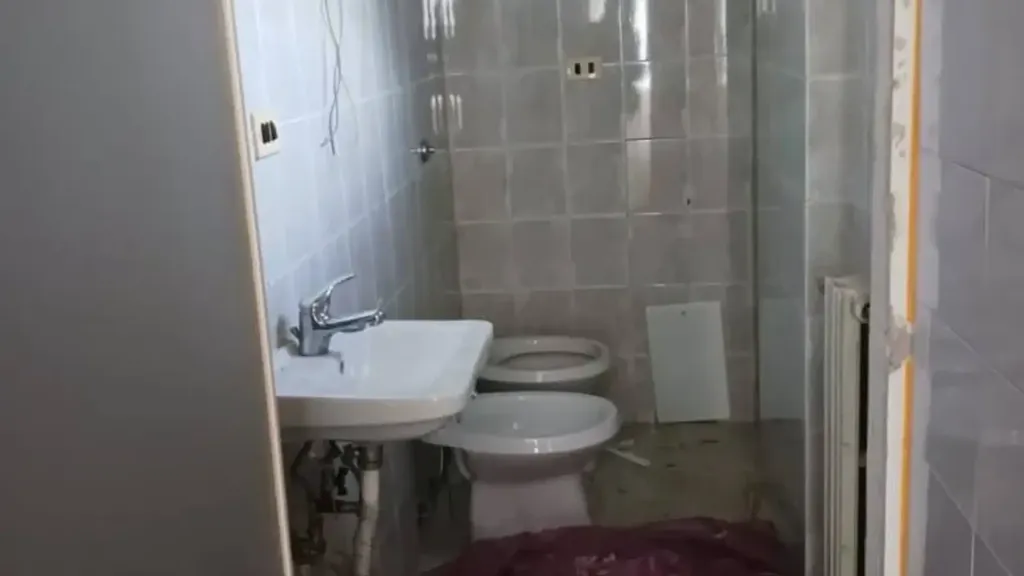Vannitoad - Two-Bedroom Apartment with Balcony in Avellino