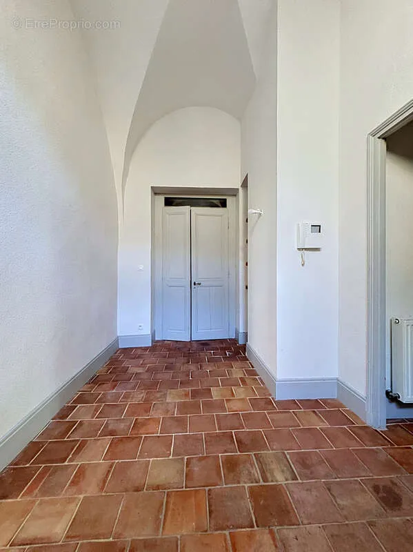 Esik - Spacious T2 with Garden View in Historic Centre