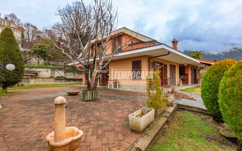 Aed - Panoramic Villa with Garden in Almese