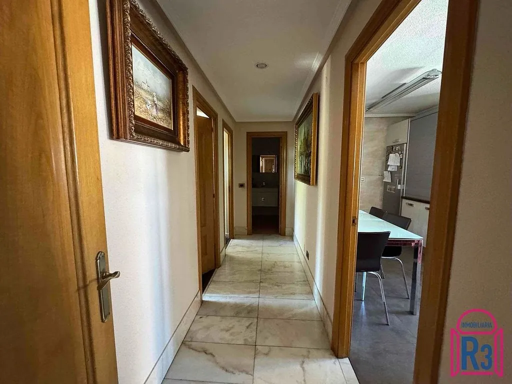 Esik - Semi-detached House with Pool in Villaquilambre
