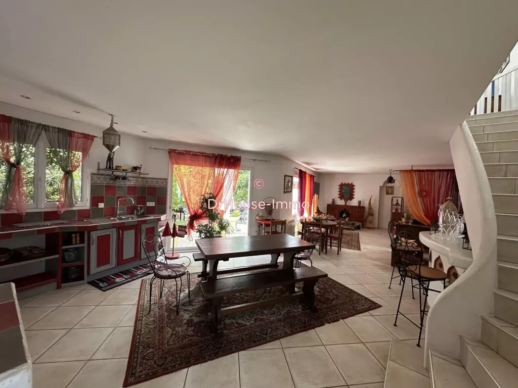 Söögituba - Mediterranean Villa with Solariums in Rochelongue