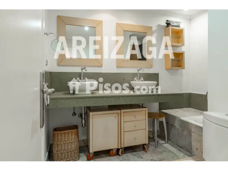 Salles de bain - Spacious Apartment with Terrace in Amara