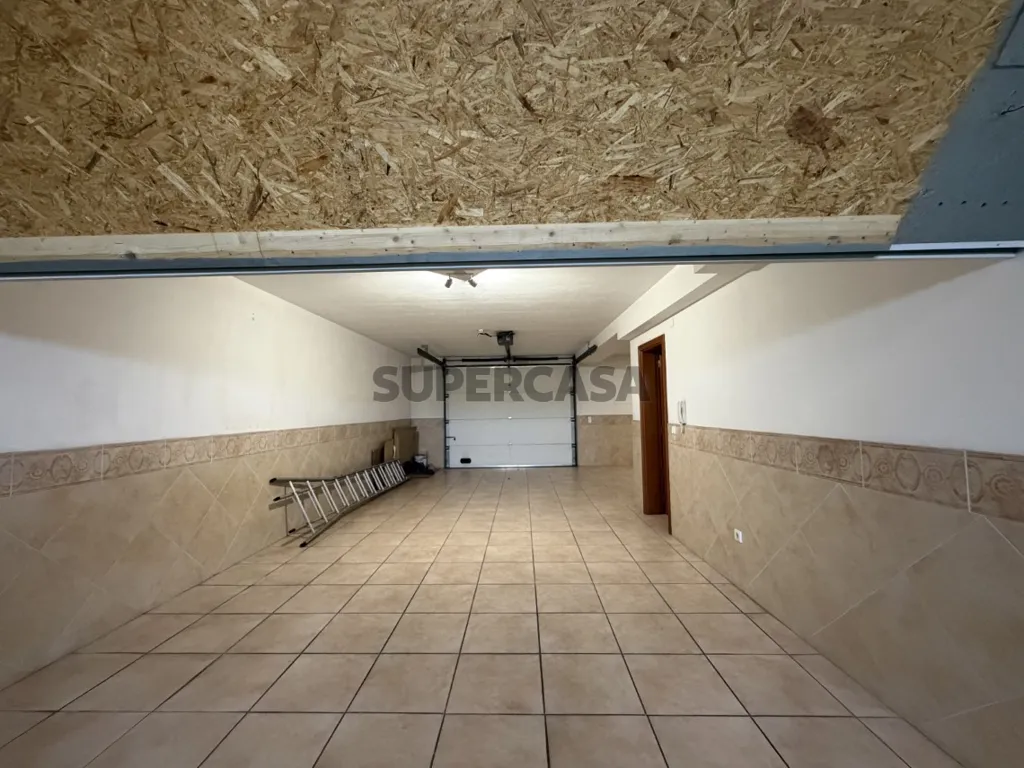 Garaaž - Luxury House with Private Garden in Forca, Aveiro