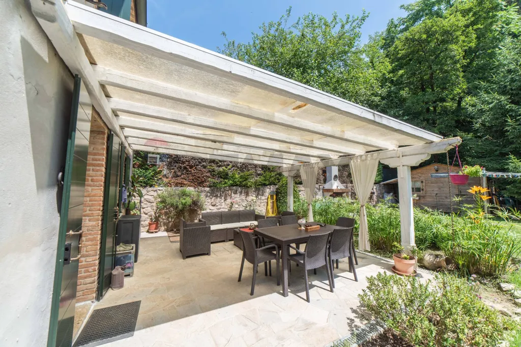 Terrass - Rustic House with B&B Potential in Vo'