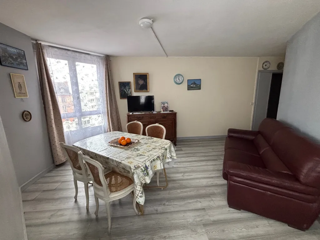 Söögituba - Spacious 3-Bed Flat with Balcony in Enghien-les-Bains