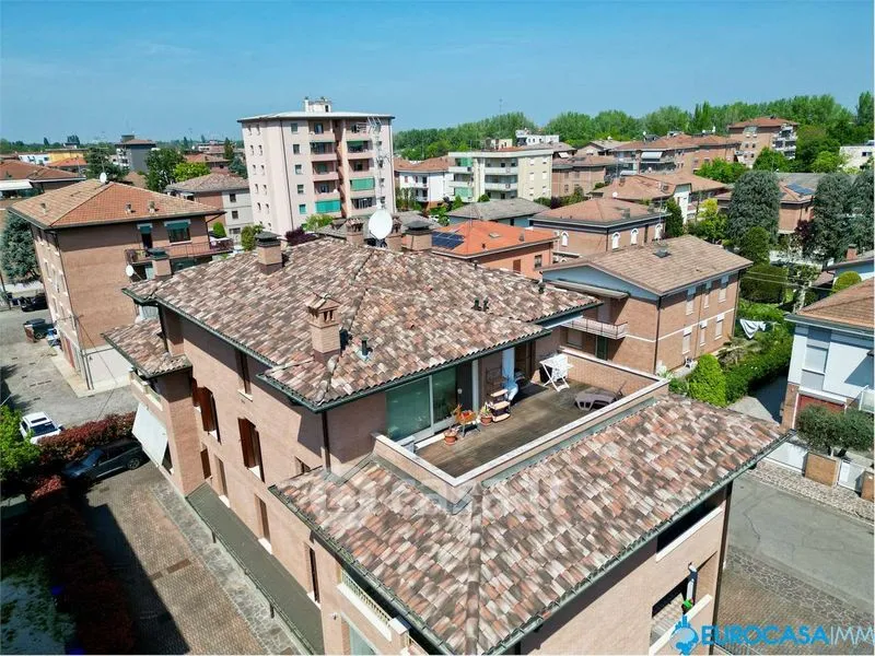 Vue aérienne - Prestigious Attico with Terraces in Carpi