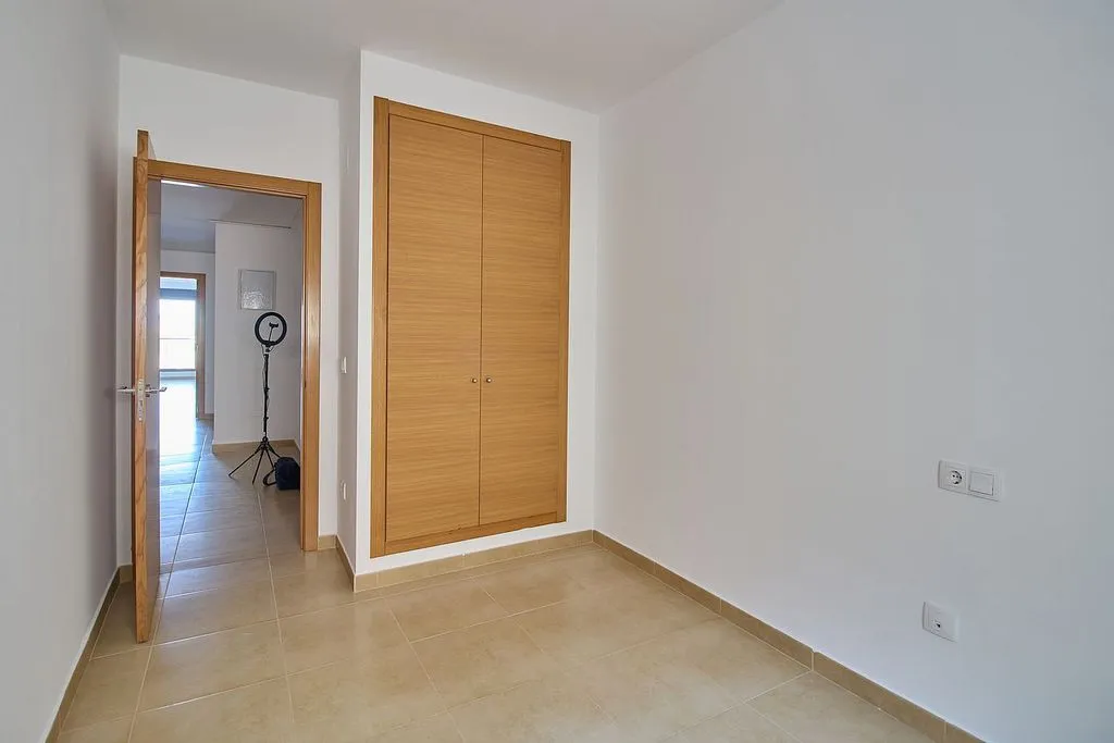 Esik - Modern Flat with Balcony in Albal