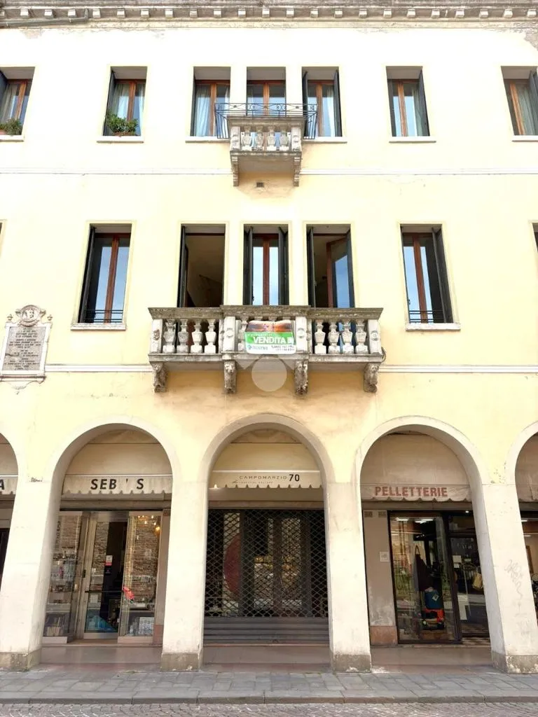 Välivaade - Triplex with Gothic Balcony in Calmaggiore, Treviso
