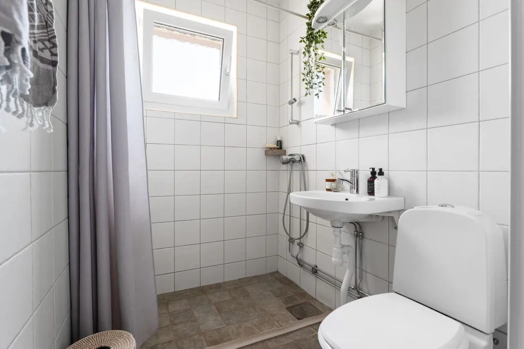 Bathrooms - 2-Bedroom Apartment with West Balcony in Årsta