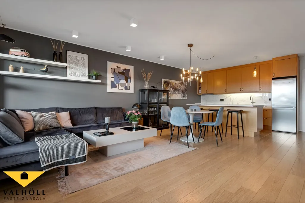 Soggiorno - Accessible Three-Bedroom Flat with Balcony in Akrahverfi