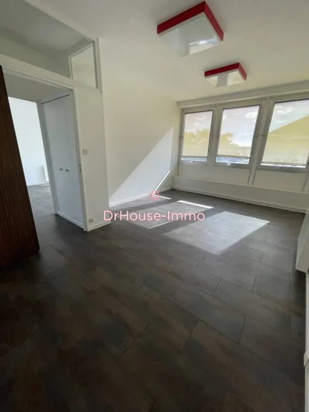 Elutuba - 10-Unit Building with Parking in Bourges Centre