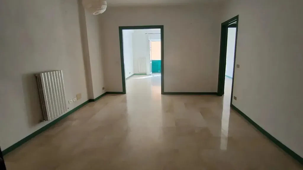 Esik - Bright Apartment with Ascensor in Chiavari