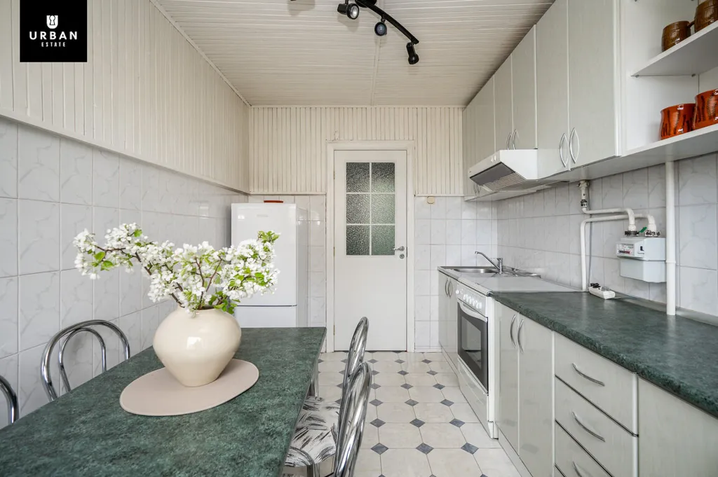 Cuisine - 3-Bedroom Apartment with Balcony in Vilnius