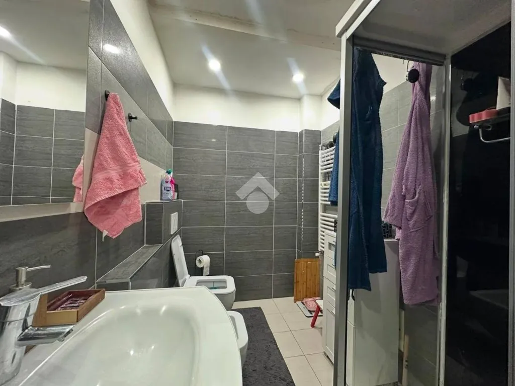 Bagni - Fully Rented Apartment with Balcony in Savigliano