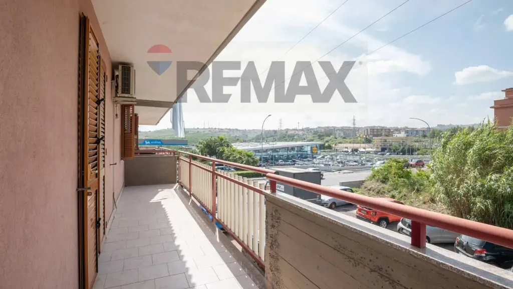 Rõdu - Spacious Apartment with Triple Exposure in Lentini