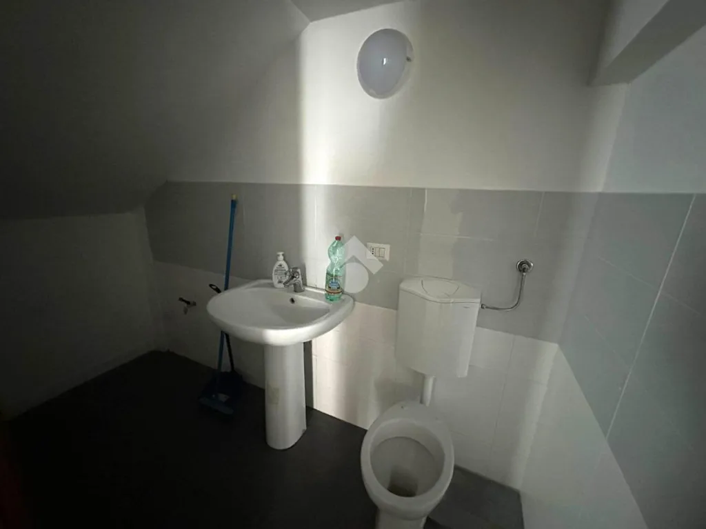 Bathrooms - Loft with Street Frontage in Avellino