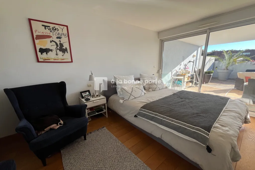 Magamistoad - Ricciotti-Signed Duplex with Sea View in Bandol