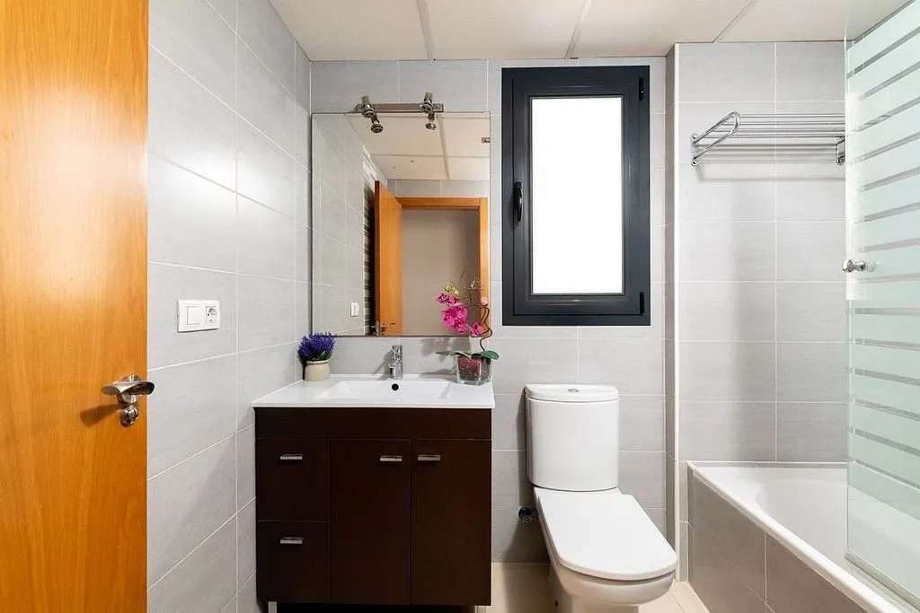 Salles de bain - Apartment with Balcony in Santa Eulalia Centre