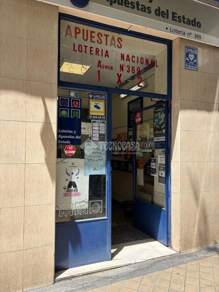 Exterior - Commercial Property with Lottery Office in Madrid