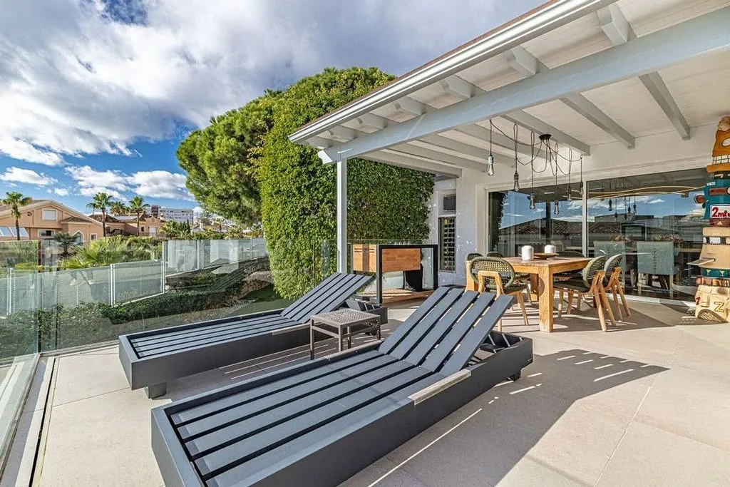 Terrasse - Traditional Chalet with Pool in Las Chapas, Marbella