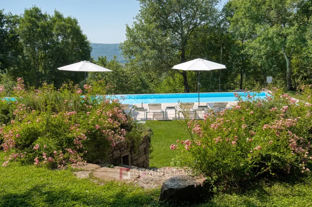 Bassein - Villa with Extensive Building Land in Central Istria