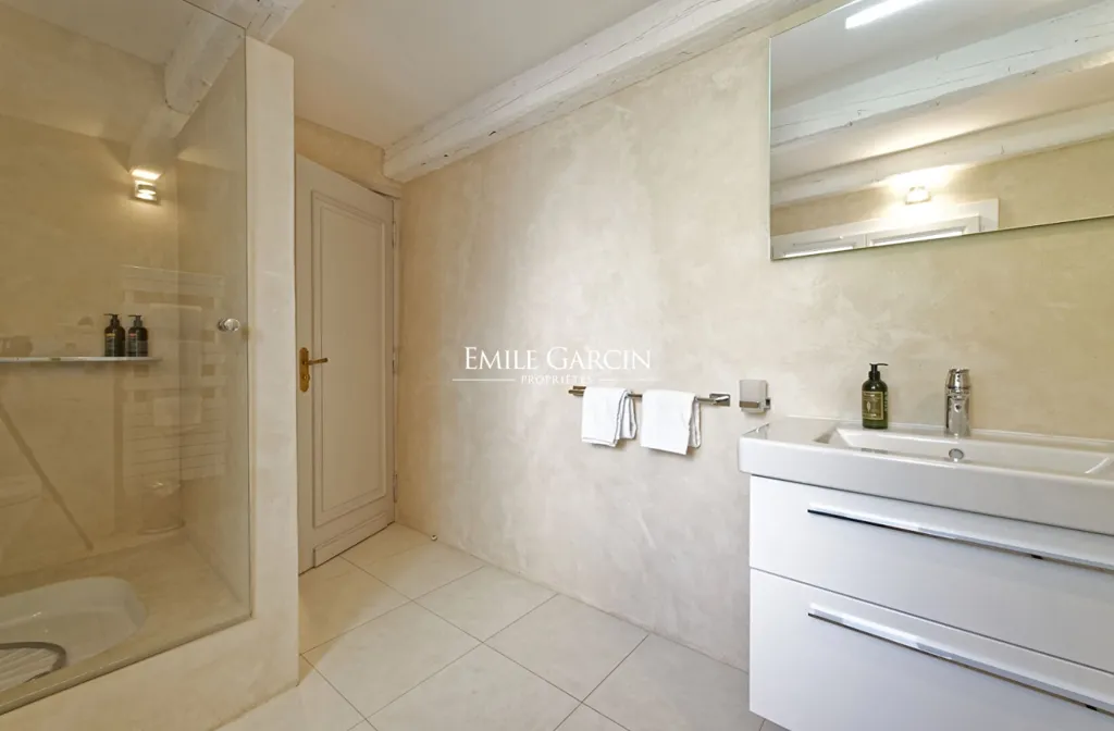 Bathrooms - Luxury Villa with Private Lake in Brignoles