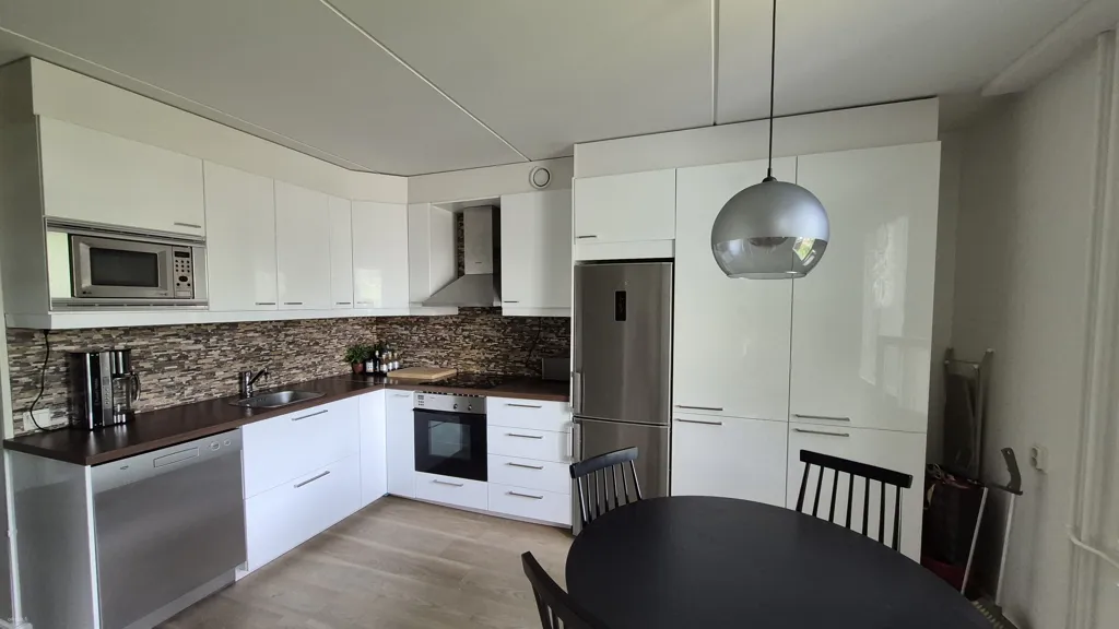 Köök - Bright Apartment with Balcony in Espoonlahti