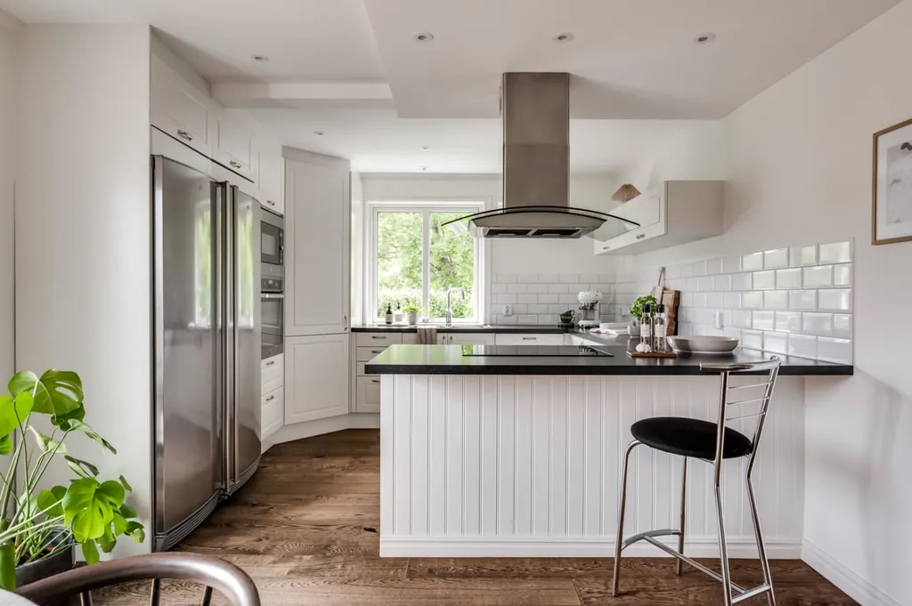 Cucina - 1920s Timber Villa with Garden in Kristinehamn