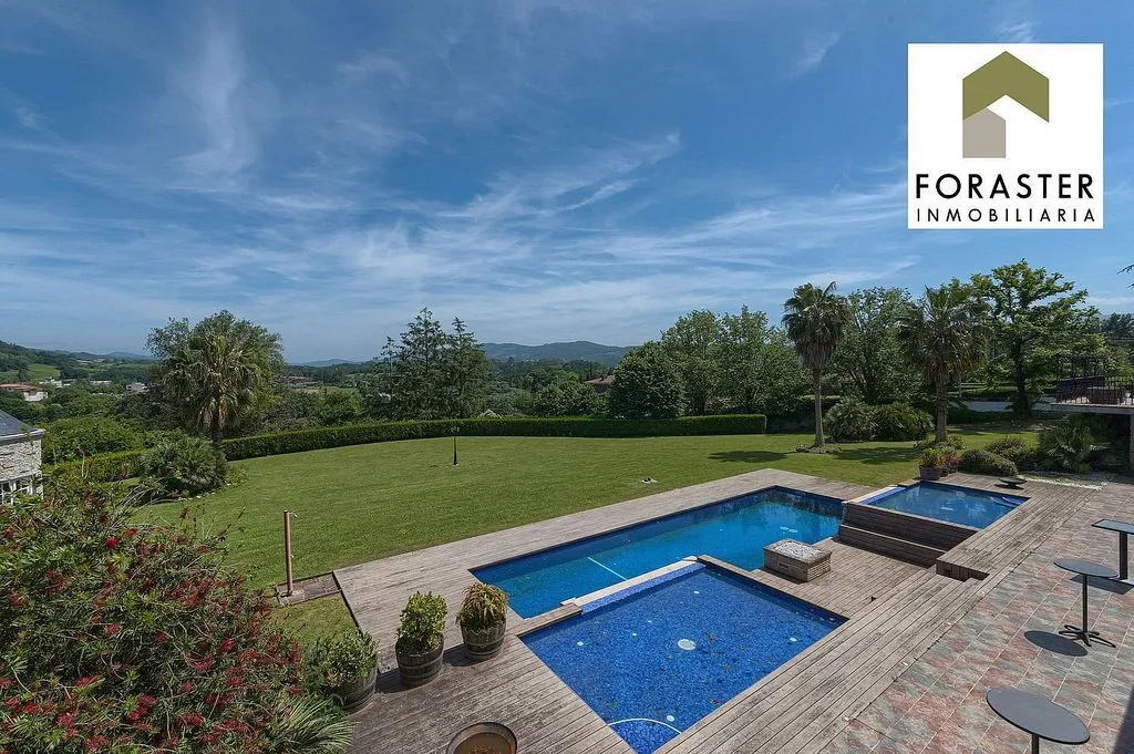 Piscine - Chalet with Pool and Terrace in Loiu