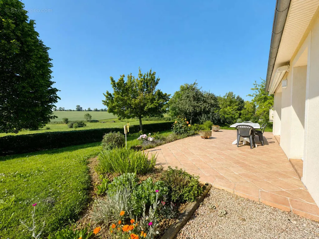 Jardin - Maison de Plain-Pied avec Terrasse Sud à Évrecy