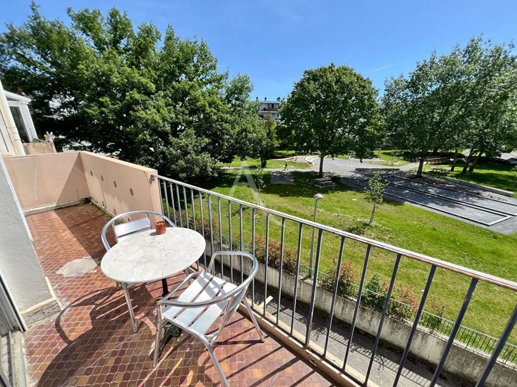 Balcon - Appartement Duplex avec Balcons à Pau