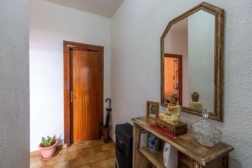 Esik - 3-Bedroom Flat in Motril Village